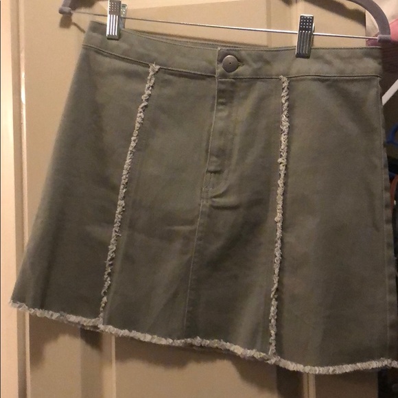 Green skirt - Picture 1 of 1